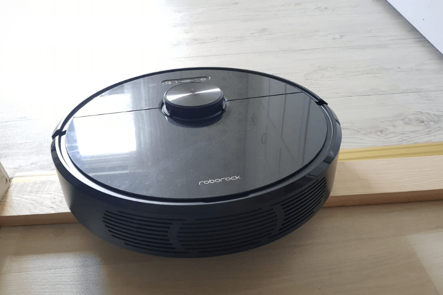 Roborock S6 überfährt eine höhere Türschwelle